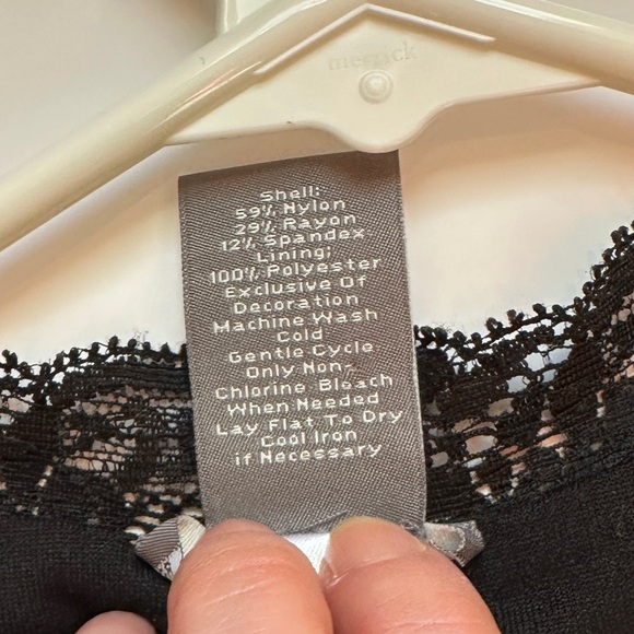 2/$25: Ann Taylor Lace V-Neck Top - Picture 8 of 8